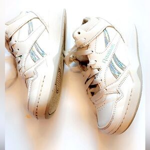 Reebok Kids Cream Sneakers with Blue Accents